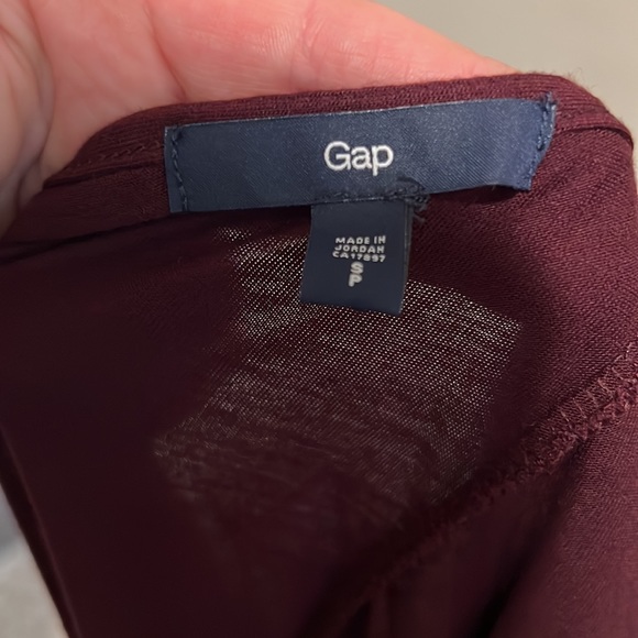 Gap top burgundy size small - Picture 6 of 6